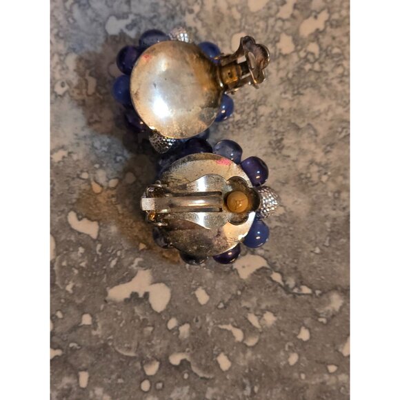 Vintage Hong Kong Clip-On Cluster Earrings With Blue & Silver Tone Beads - Picture 2 of 2